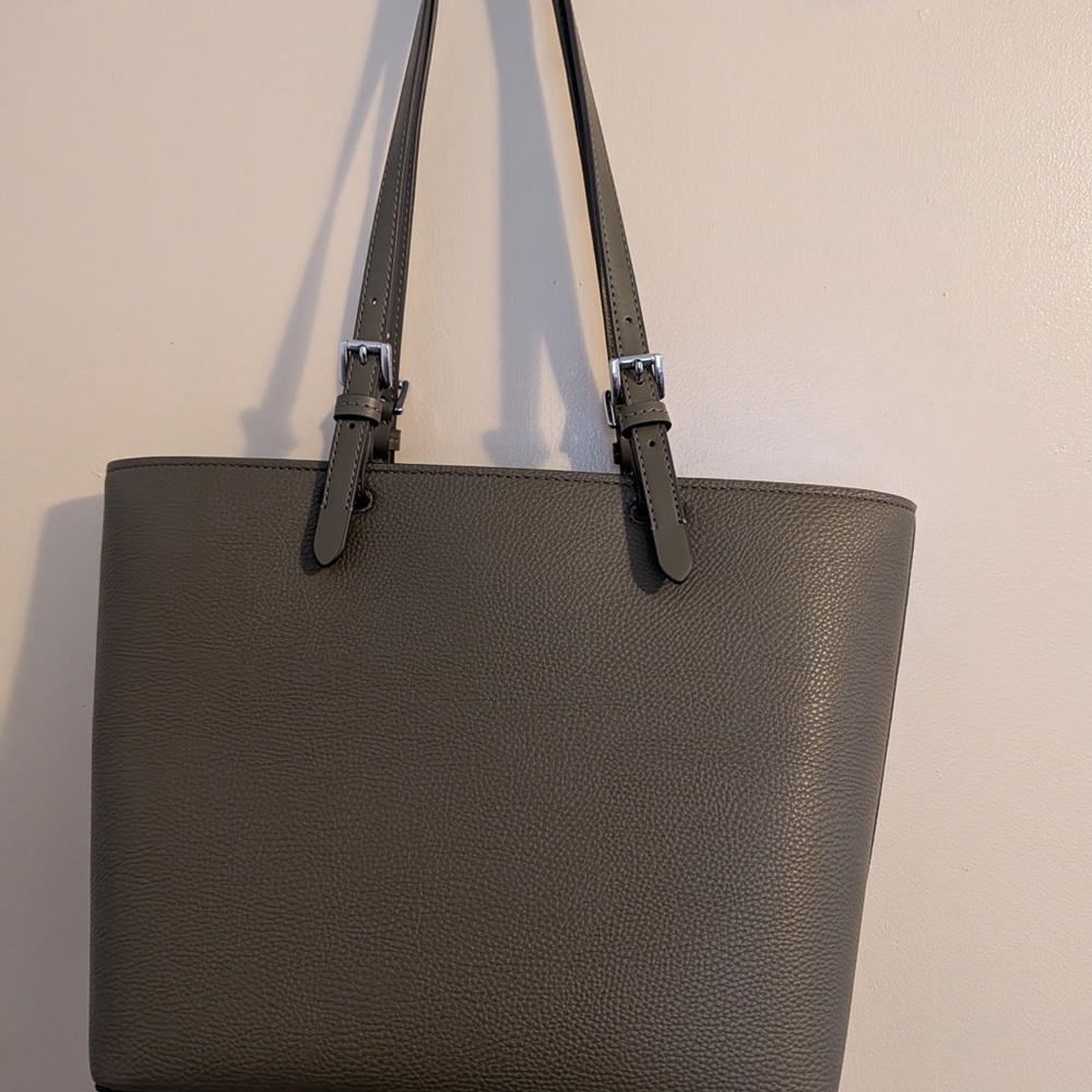 Michael Kors Olive Tote Bag - Picture 2 of 6